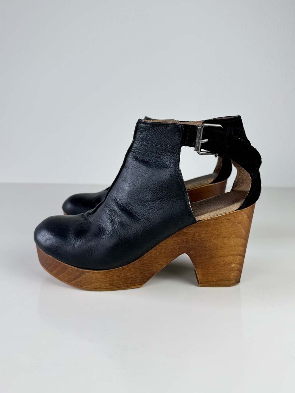 Free People Amber Orchard Clog Size EU 39 US 8.5 Black Leather Wooden Heel